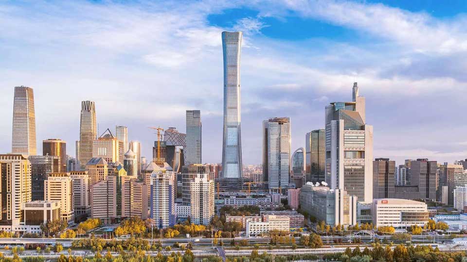 A torre CITIC de Pequim, também conhecida como Zhongguo Zun, é o edifício sede do Grupo CITIC da China.Está localizado no bloco z15, área central do distrito comercial central.Com uma altura total de 528 metros, 108 pisos acima do solo e 7 pisos subterrâneos, tem capacidade para trabalhar 12.000 pessoas, com uma área total de construção de 437.000 metros quadrados.A aparência arquitetônica foi projetada imitando o antigo navio ritual 