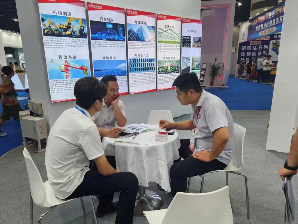 Yuantai-Derun-Steel-Pip-Groep-debutearre-op-de-2023-Xinjiang-Griene-Building-Industry-Expo-mei-syn-flaggeskip-produkten-3