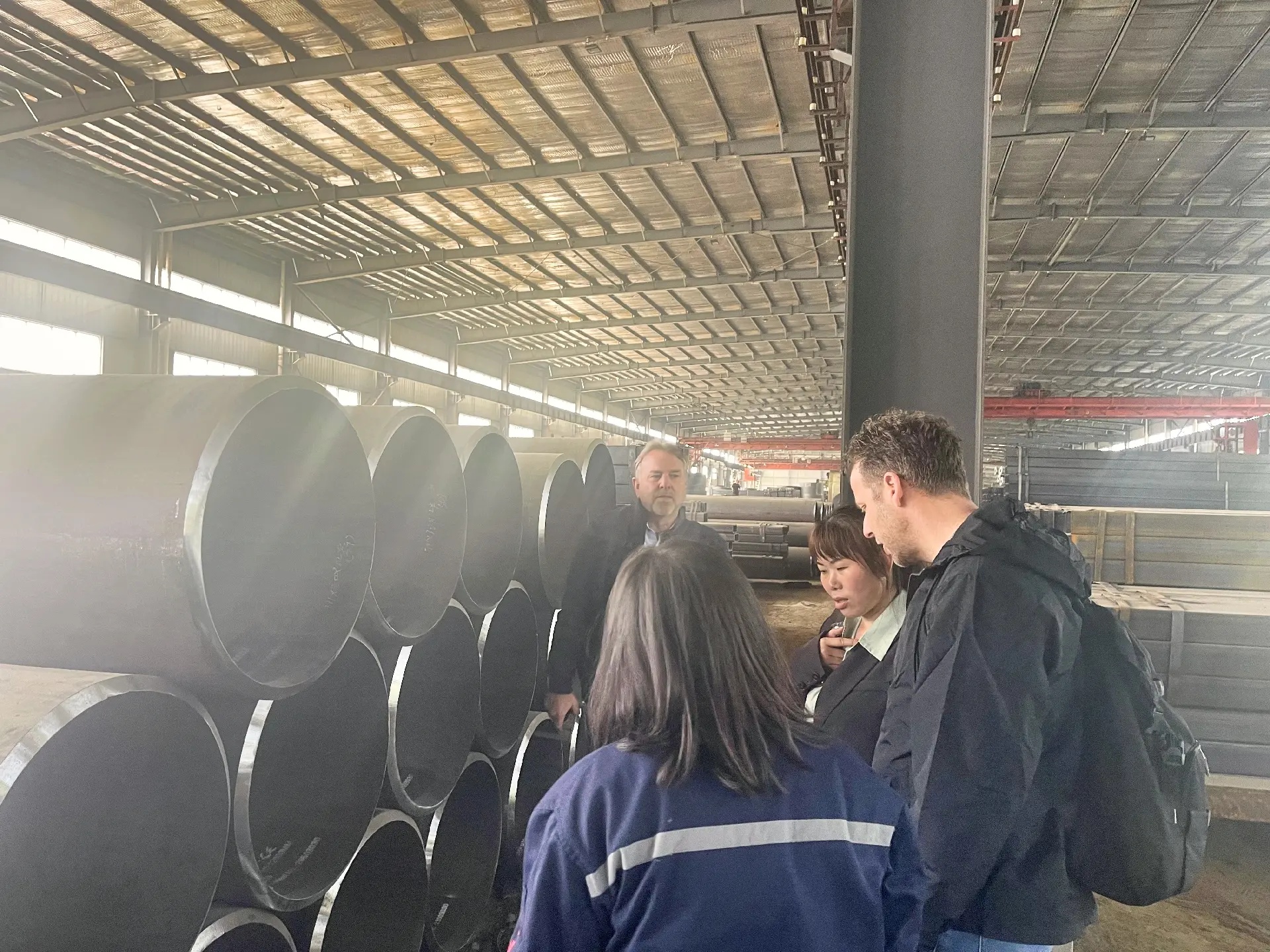 Maligayang pagdating sa mga customer na bumisita sa Yuantai Derun Steel Pipe Workshop