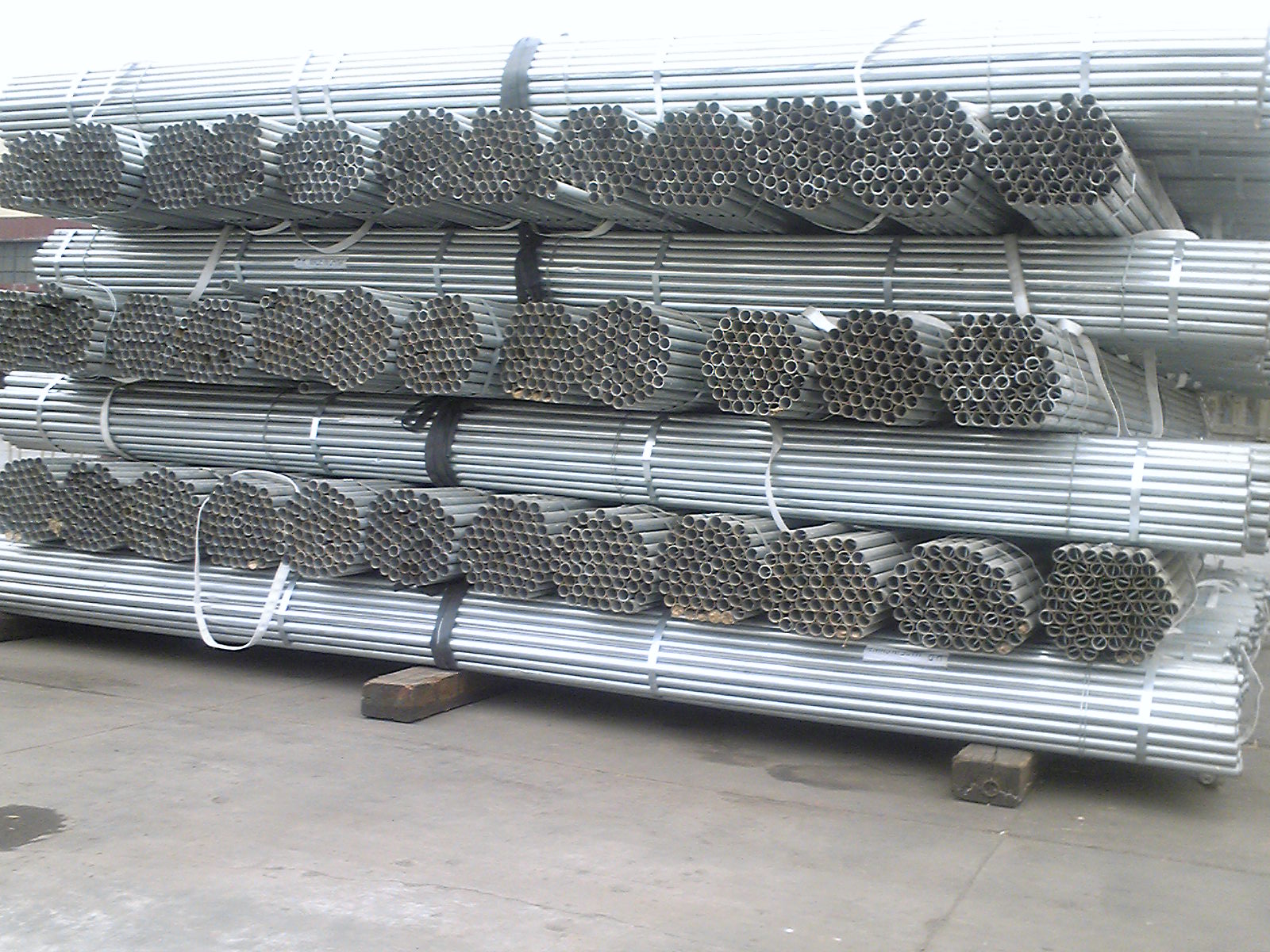 galvanized round steel pipes