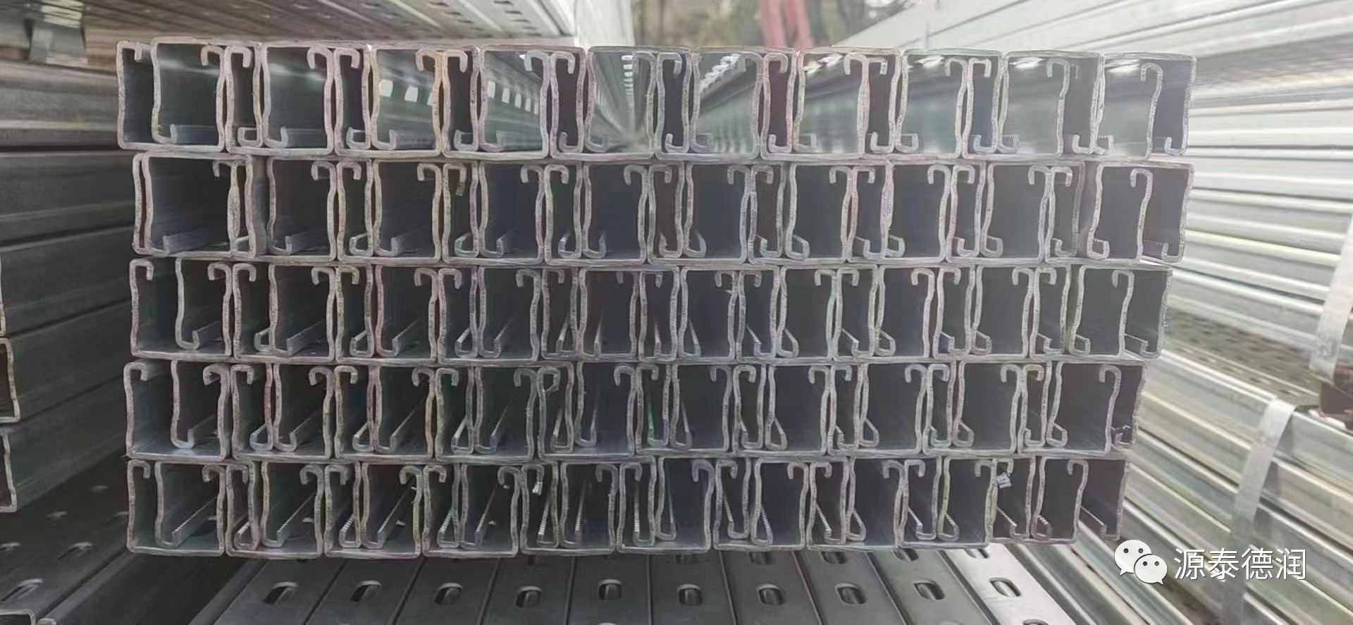 Photovoltaic bracket